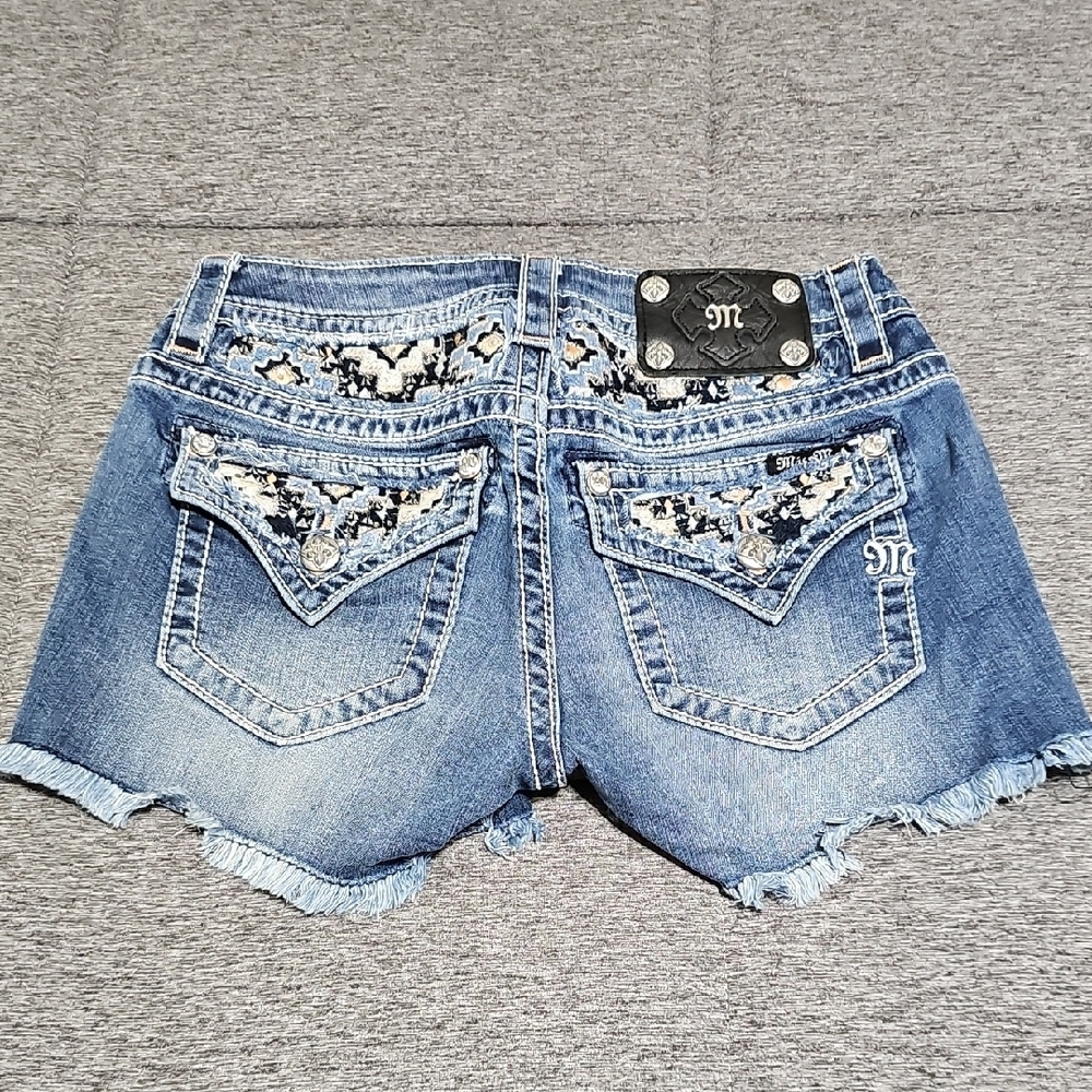 Miss Me Mid-Rise Shorts Size 25 Women's Blue Denim Shorts with Detail